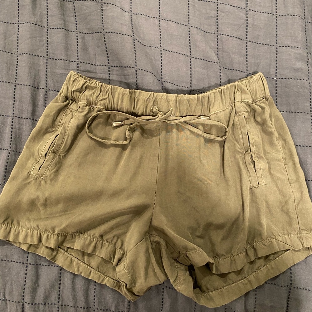 Splendid olive green shorts